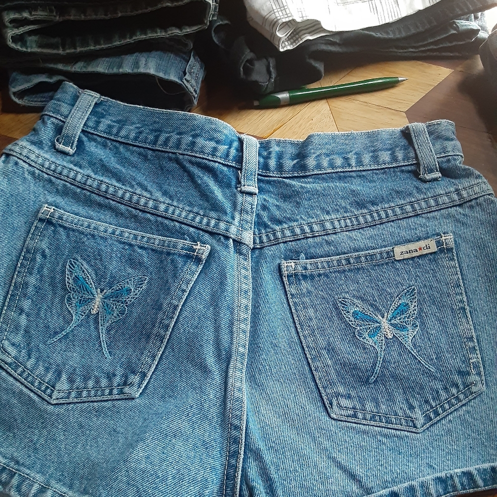 Shorts - Picture 3 of 3